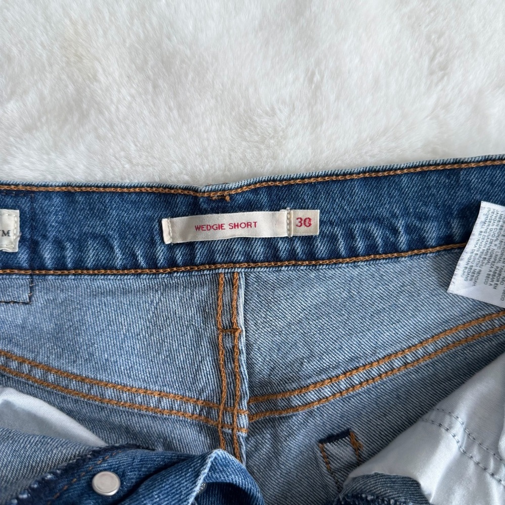 Levi’s The Wedgie Short Women’s Size 30 - Picture 6 of 9